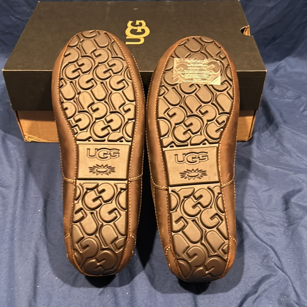 UGG- ascot, tan, men QS - Picture 4 of 6